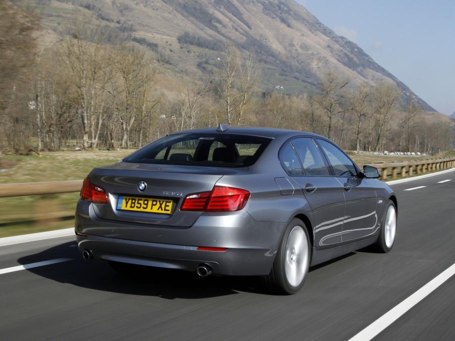  BMW 535i Sedan 2010 года  (UK) (фото 6 из 16)